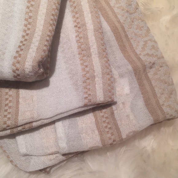 Aztec Neutral Scarf - Picture 3 of 8